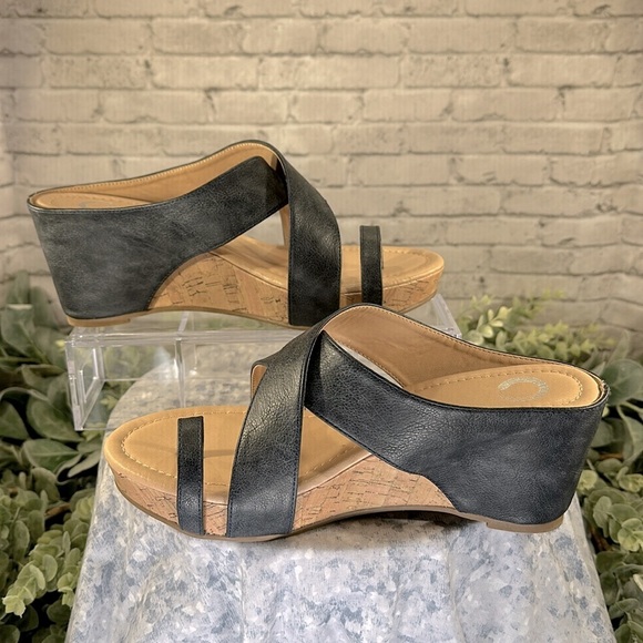 Journee Collection “Rayna” Charcoal Cross-band Cork Wedge Sandals WMS 9M🩶EUC - Picture 6 of 10